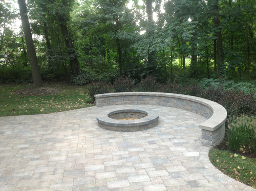 UNILOCK FIRE PIT WITH SEAT WALL