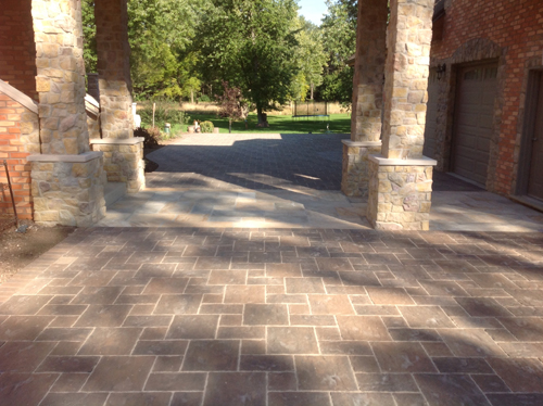 UNILOCK STONE DRIVEWAY IN BARRINGTON, ILLINOIS