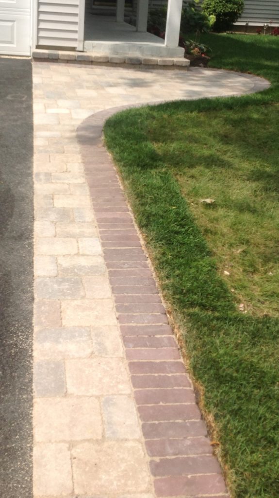 DRIVEWAY EDGING WITH UNILOCK PAVERS