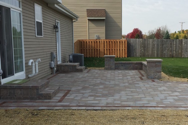 BACKYARD PAVER PATIO WITH UNILOCK BRUSSEL BLOCK