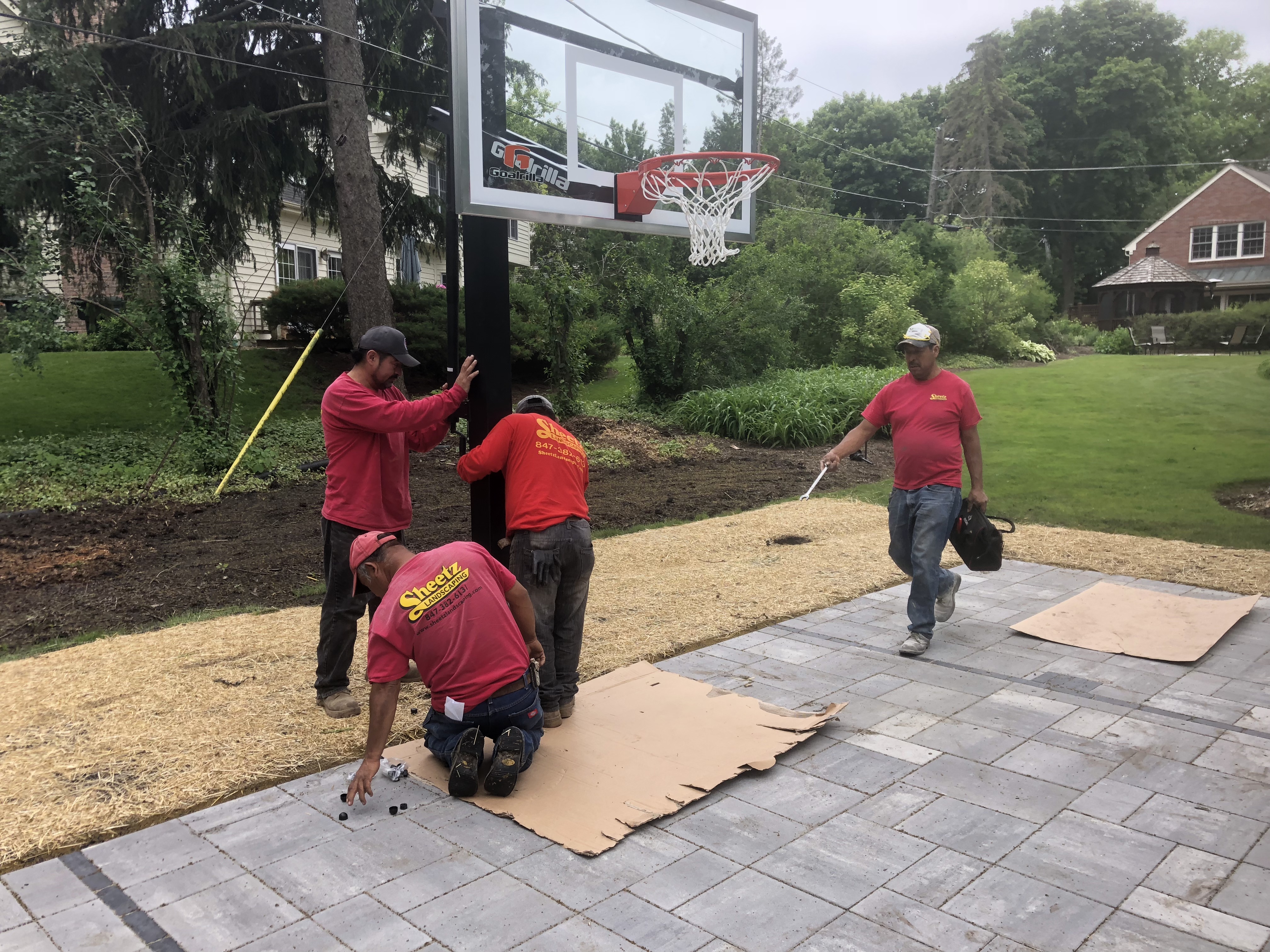 OUTDOOR BASKETBALL COURT DESIGNED FROM UNILOCK PAVERS