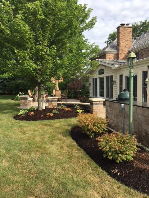 garden design around backyard patio