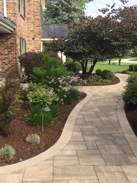 Front walkway path in Unilock holland stone